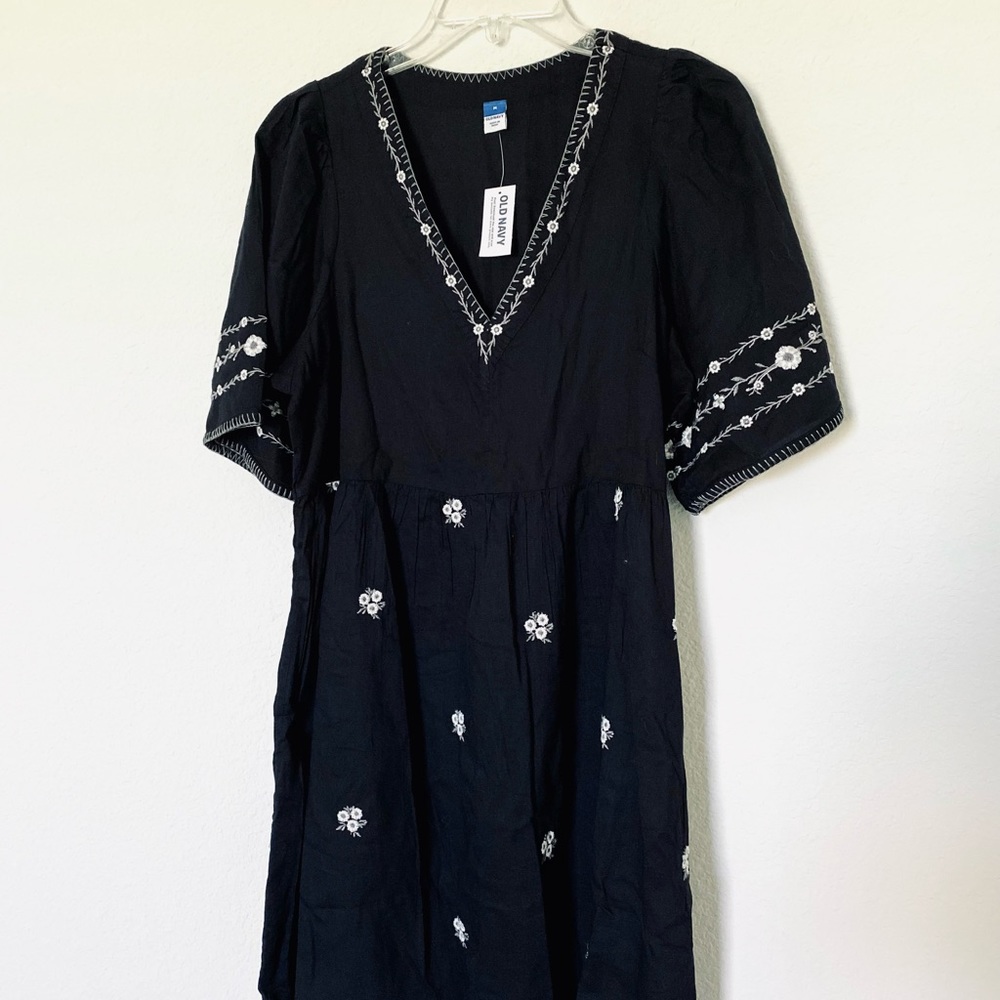 *NWT* Old Navy | Baby Doll Embroidered Dress | Sz Medium